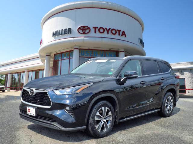 used 2022 Toyota Highlander car, priced at $42,894