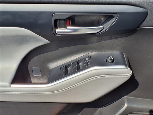 used 2022 Toyota Highlander car, priced at $42,894