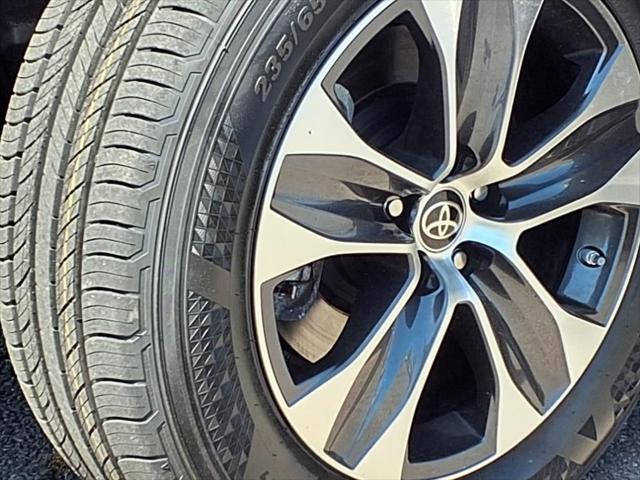used 2022 Toyota Highlander car, priced at $36,450