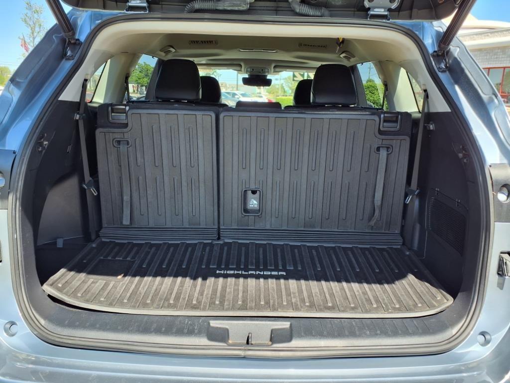 used 2022 Toyota Highlander car, priced at $36,450