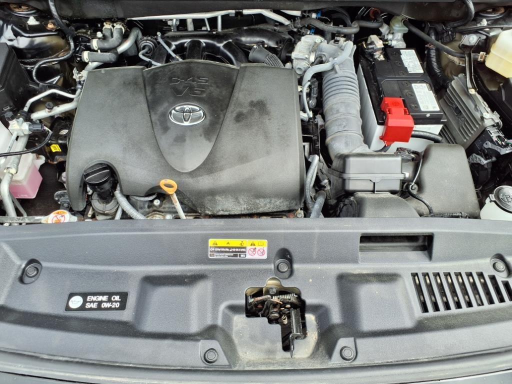 used 2022 Toyota Highlander car, priced at $33,472