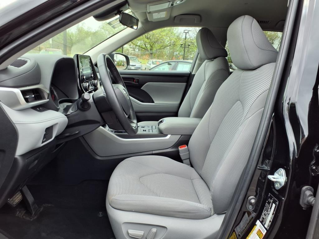 used 2022 Toyota Highlander car, priced at $33,472
