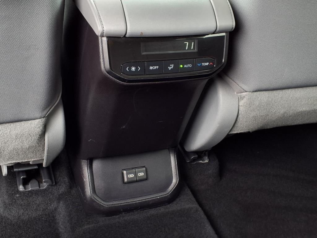 used 2022 Toyota Highlander car, priced at $33,472