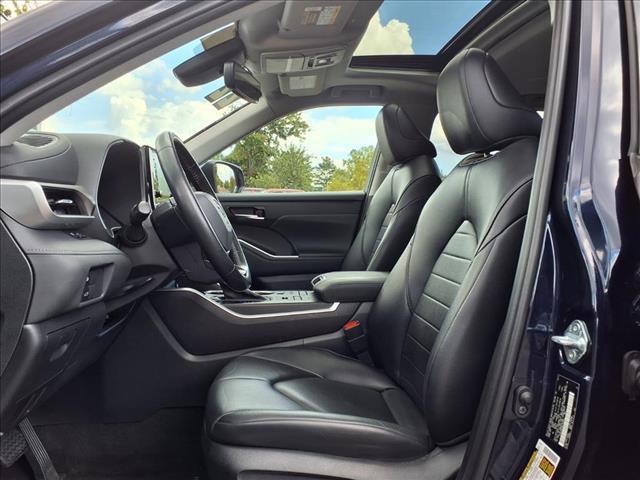 used 2022 Toyota Highlander car, priced at $39,950