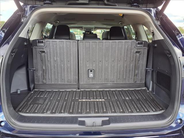 used 2022 Toyota Highlander car, priced at $39,950