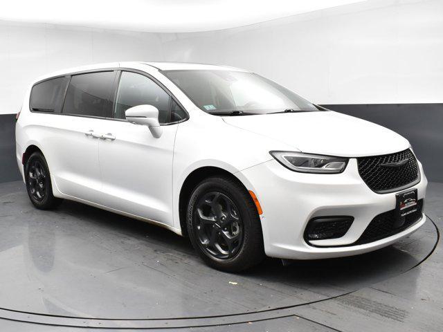 used 2022 Chrysler Pacifica Hybrid car, priced at $23,626