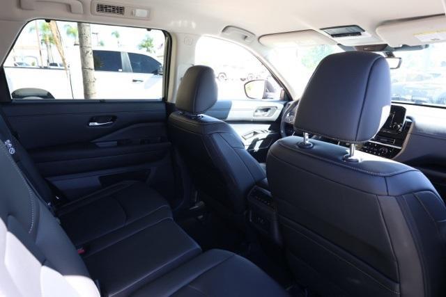 new 2025 Nissan Pathfinder car, priced at $36,306