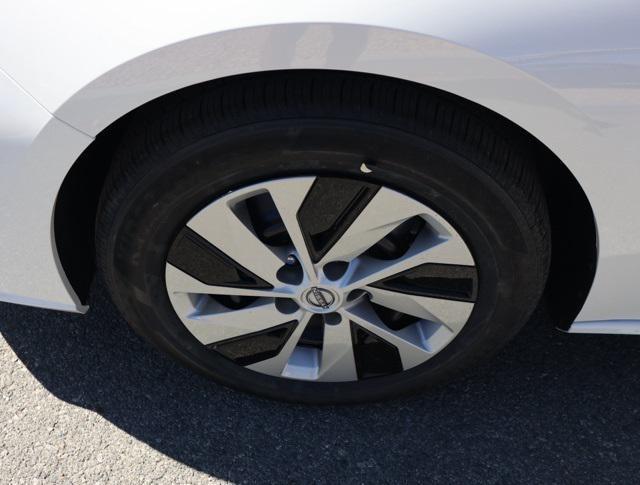 new 2025 Nissan Altima car, priced at $25,678