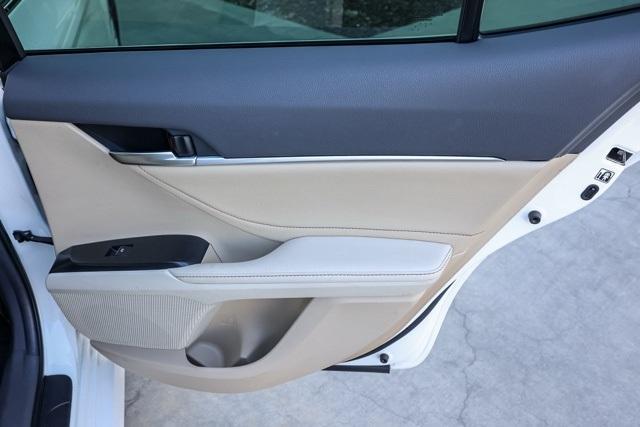 used 2018 Toyota Camry Hybrid car, priced at $21,595