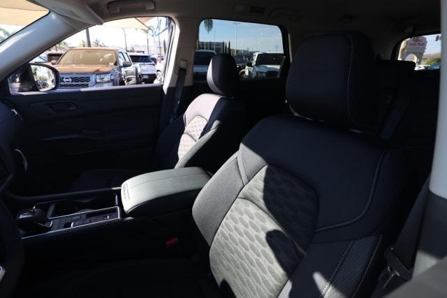 new 2025 Nissan Pathfinder car, priced at $33,669