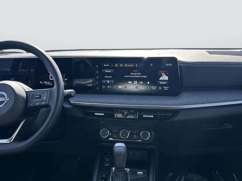 new 2025 Nissan Kicks car, priced at $30,685