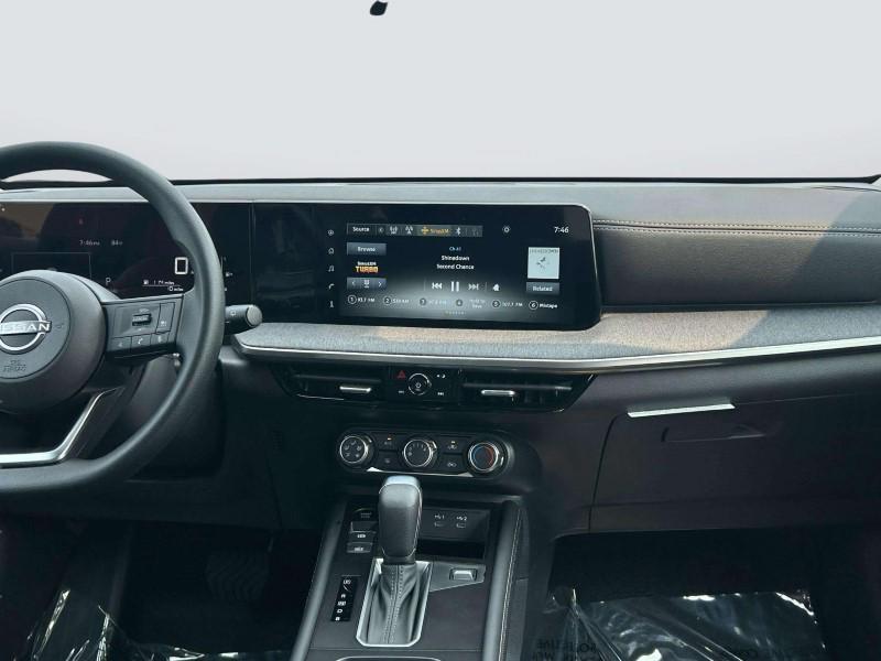 new 2025 Nissan Kicks car, priced at $27,180