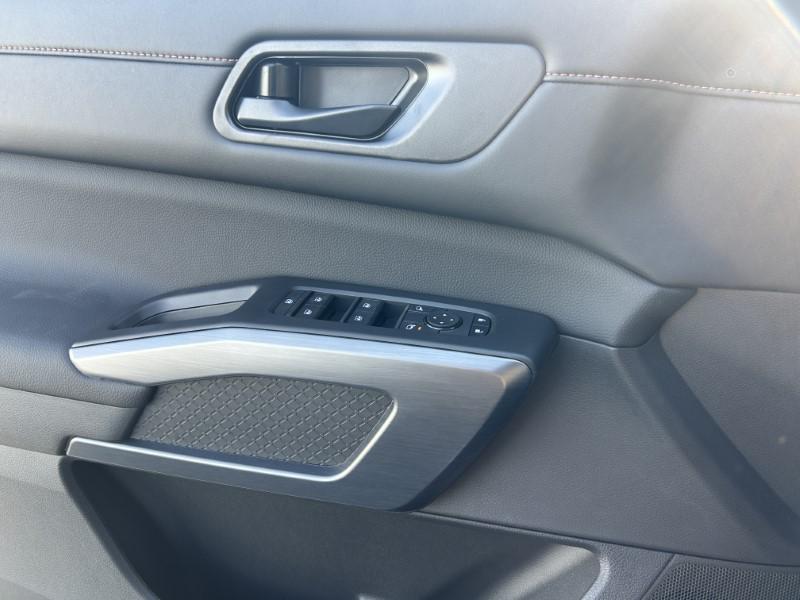 new 2025 Nissan Pathfinder car, priced at $40,187