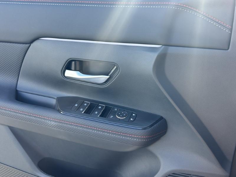 new 2025 Nissan Kicks car, priced at $29,308