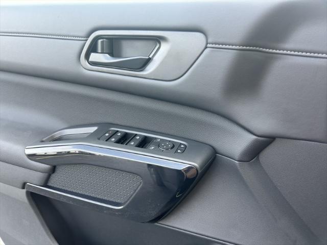 new 2025 Nissan Pathfinder car, priced at $37,580