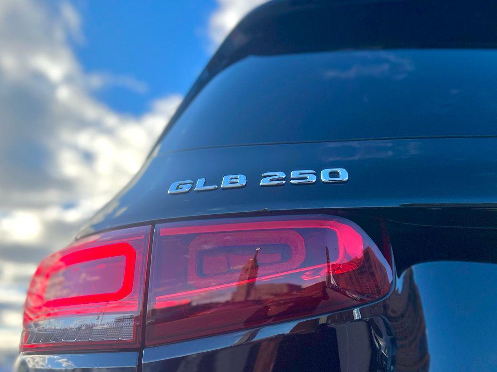 used 2021 Mercedes-Benz GLB 250 car, priced at $26,945