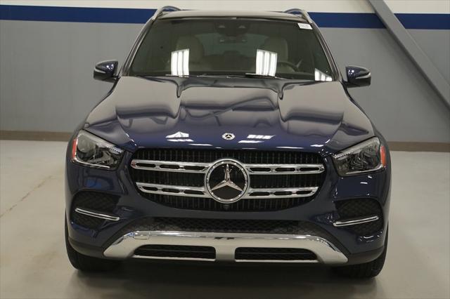 new 2025 Mercedes-Benz GLE 450 car, priced at $81,300