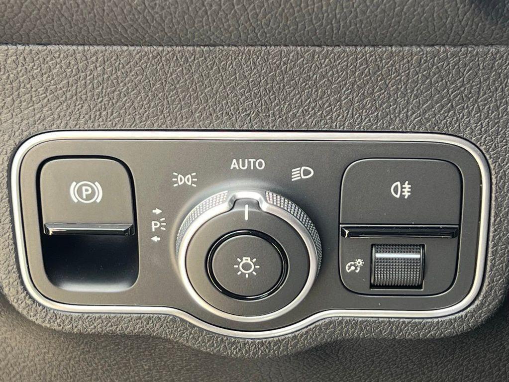 used 2022 Mercedes-Benz GLB 250 car, priced at $28,945