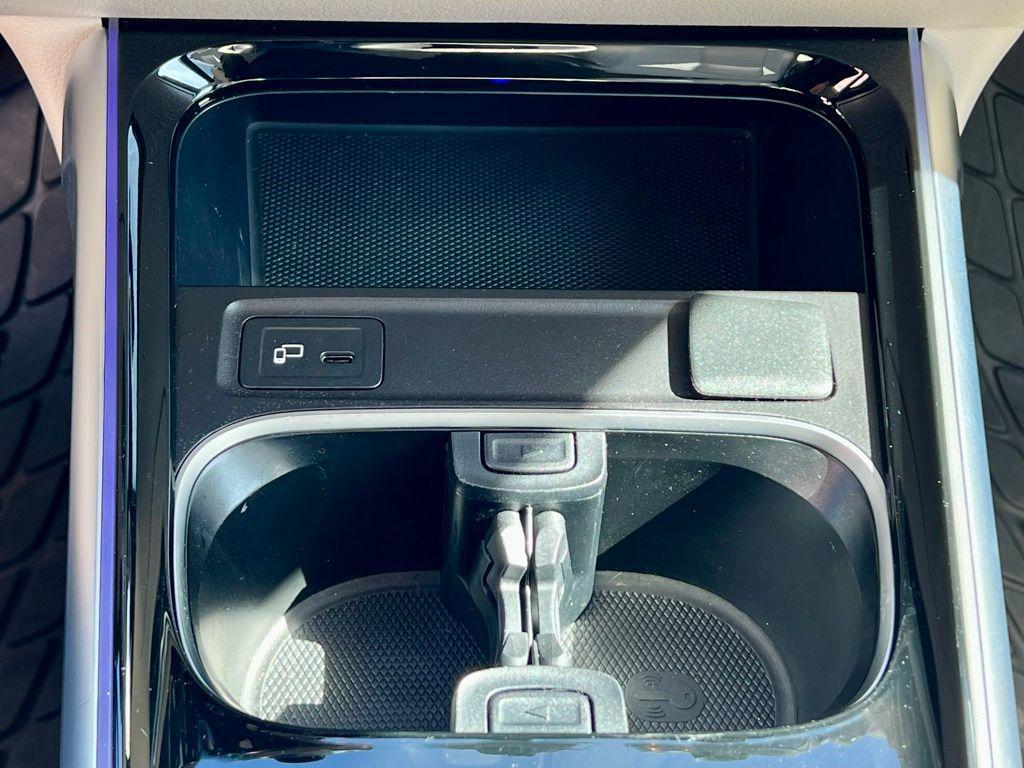 used 2022 Mercedes-Benz GLB 250 car, priced at $27,845