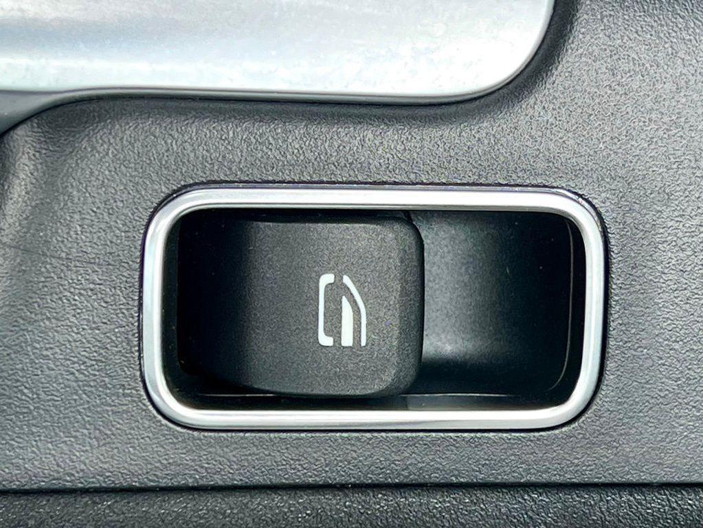 used 2022 Mercedes-Benz GLB 250 car, priced at $30,745