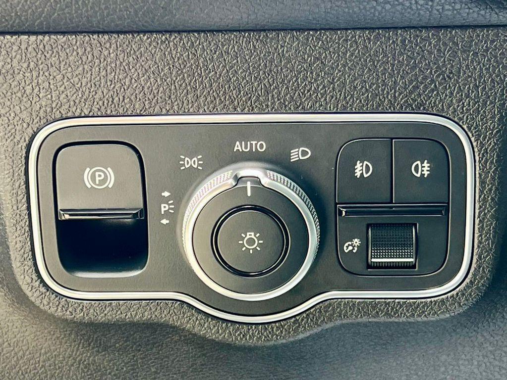 used 2022 Mercedes-Benz GLB 250 car, priced at $30,745