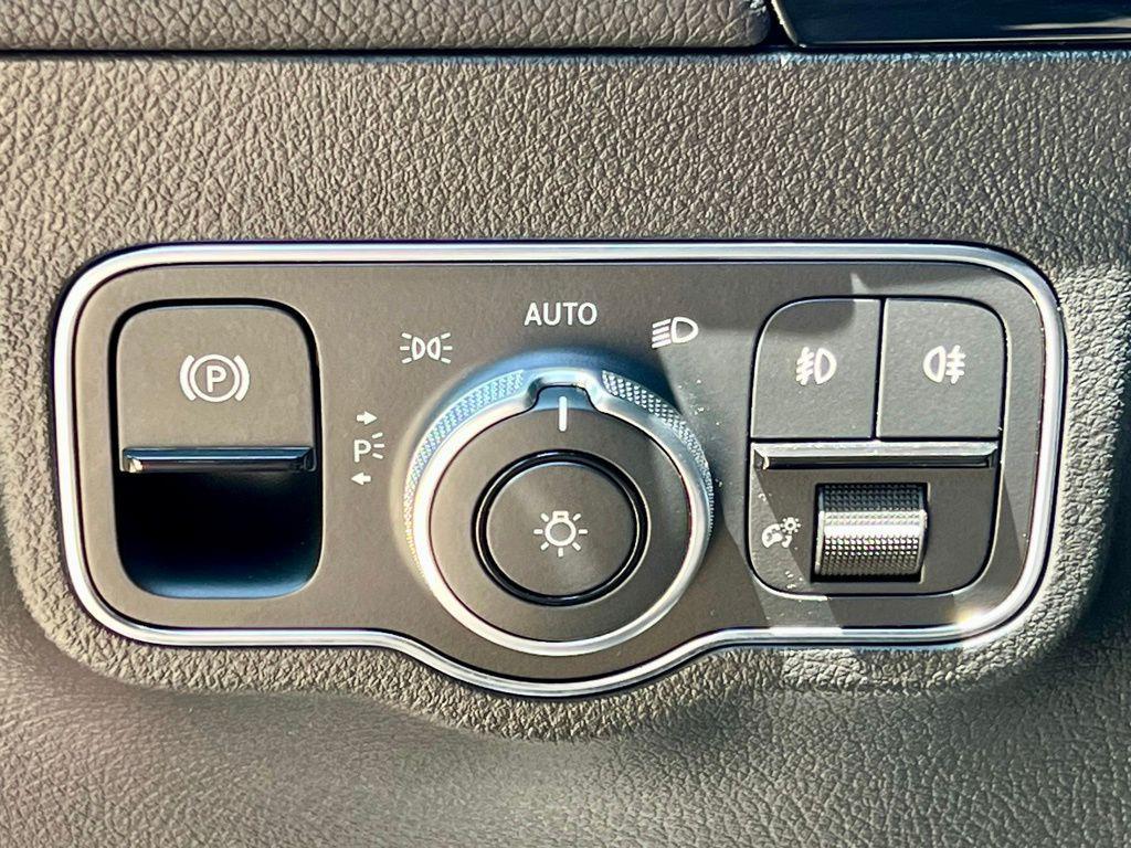 used 2021 Mercedes-Benz GLB 250 car, priced at $30,645