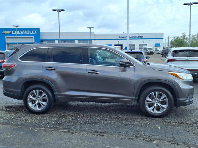 used 2015 Toyota Highlander car, priced at $14,253