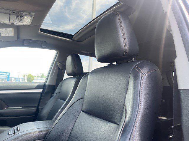 used 2019 Toyota Highlander car, priced at $22,761