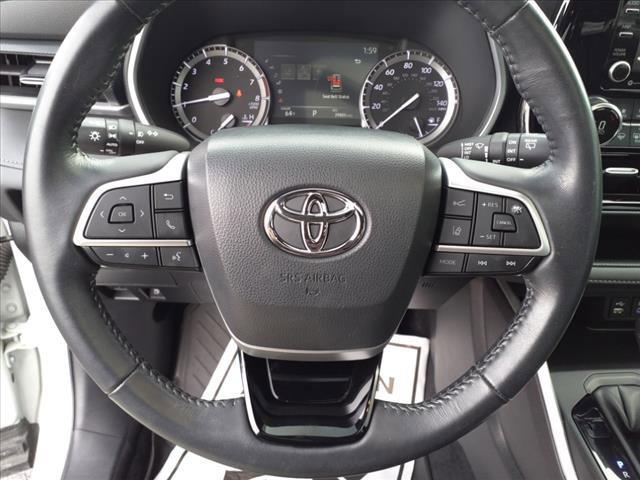 used 2022 Toyota Highlander car, priced at $37,232