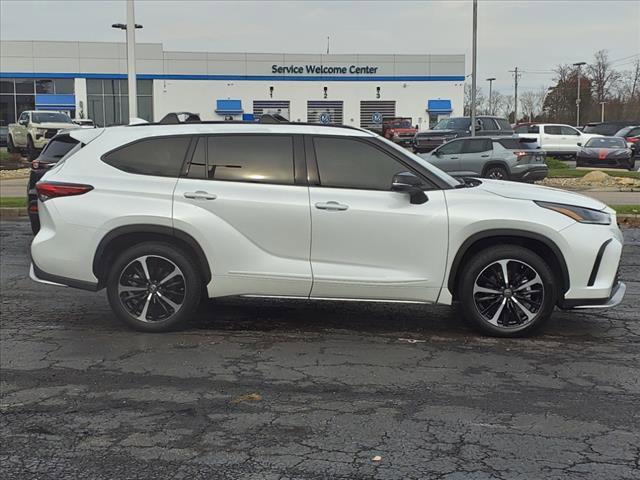 used 2022 Toyota Highlander car, priced at $37,232