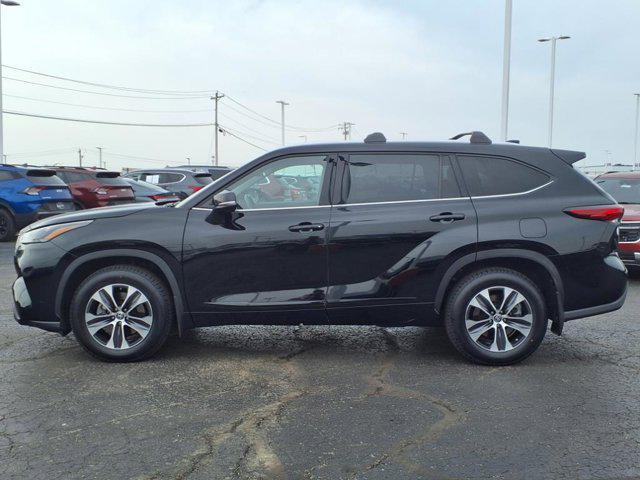 used 2022 Toyota Highlander car, priced at $35,884