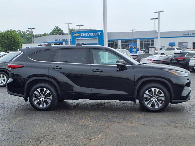 used 2022 Toyota Highlander car, priced at $35,884
