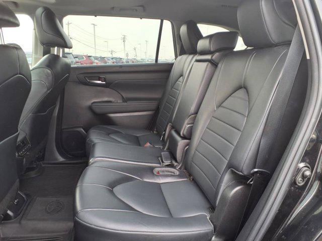 used 2022 Toyota Highlander car, priced at $35,884