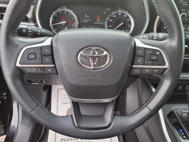 used 2022 Toyota Highlander car, priced at $35,884