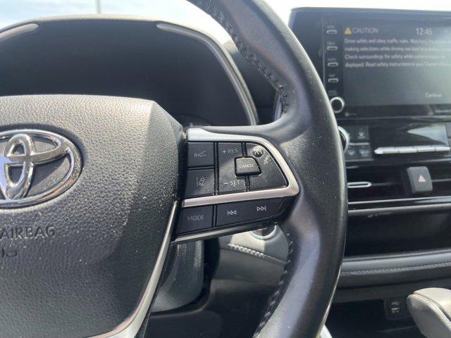 used 2022 Toyota Highlander car, priced at $35,884
