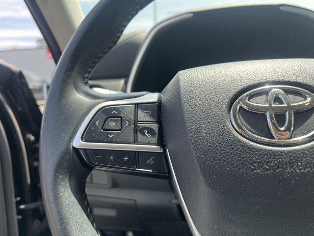 used 2022 Toyota Highlander car, priced at $35,884