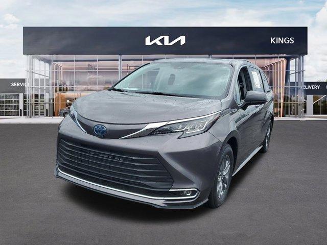 used 2022 Toyota Sienna car, priced at $45,462
