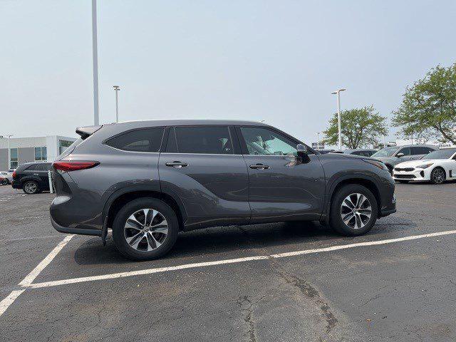 used 2022 Toyota Highlander car, priced at $37,311