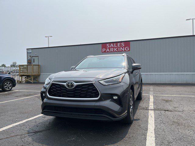 used 2022 Toyota Highlander car, priced at $37,311
