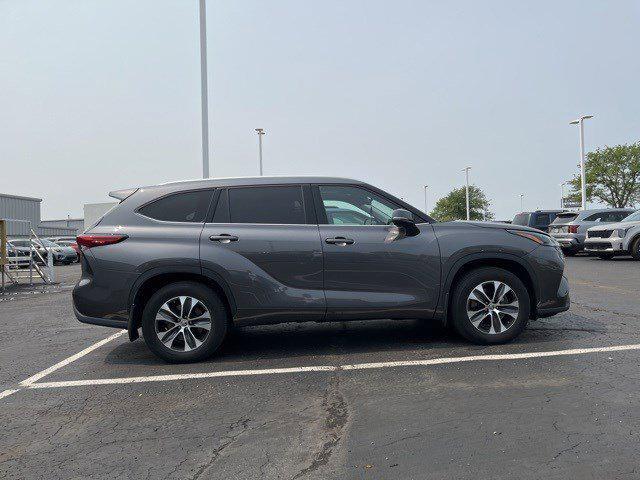 used 2022 Toyota Highlander car, priced at $37,311
