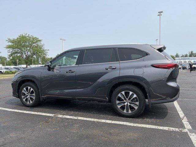 used 2022 Toyota Highlander car, priced at $37,311