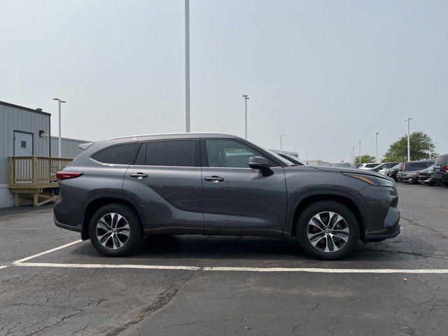 used 2022 Toyota Highlander car, priced at $37,500