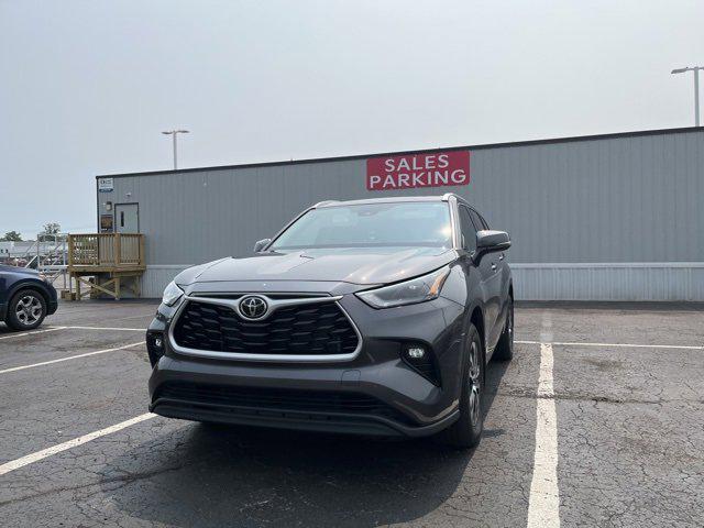 used 2022 Toyota Highlander car, priced at $37,500