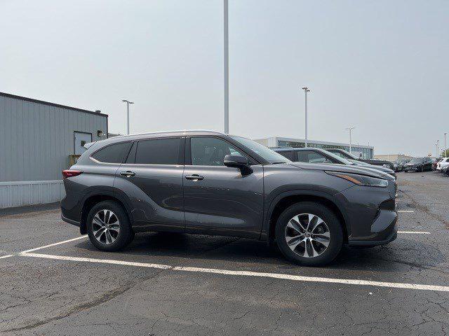 used 2022 Toyota Highlander car, priced at $37,311