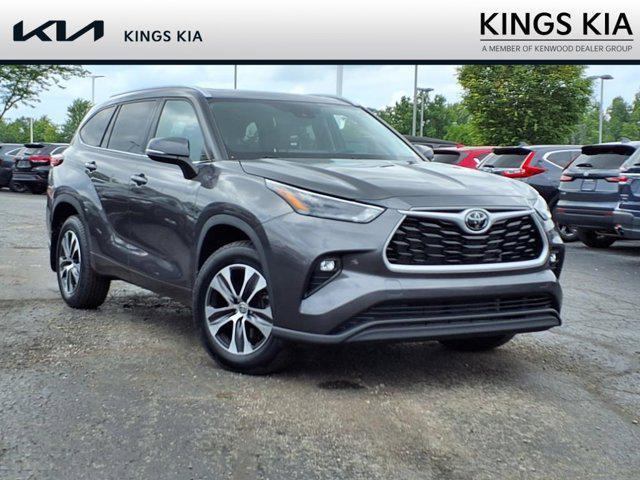 used 2022 Toyota Highlander car, priced at $37,500