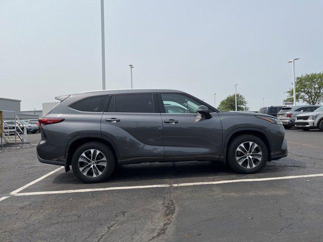 used 2022 Toyota Highlander car, priced at $37,500