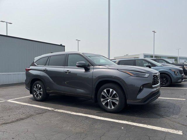 used 2022 Toyota Highlander car, priced at $37,500