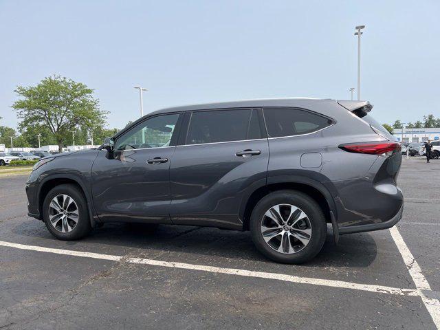 used 2022 Toyota Highlander car, priced at $37,500