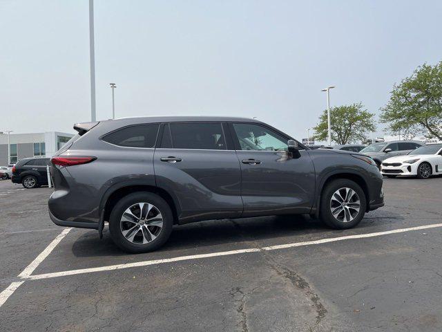 used 2022 Toyota Highlander car, priced at $37,500