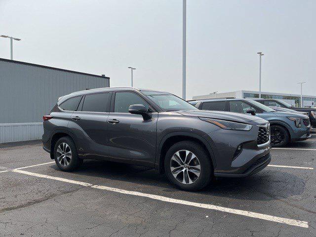 used 2022 Toyota Highlander car, priced at $37,311